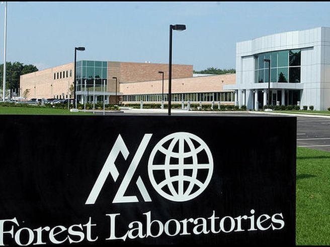 Forest Labs: utili e ricavi in calo meno delle attese nel Q4