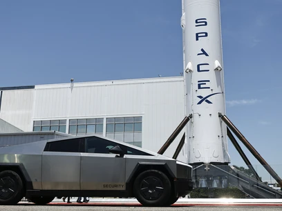 SpaceX debutta al Nasdaq con l’IPO record da 75 miliardi: ordini per oltre 350 miliardi