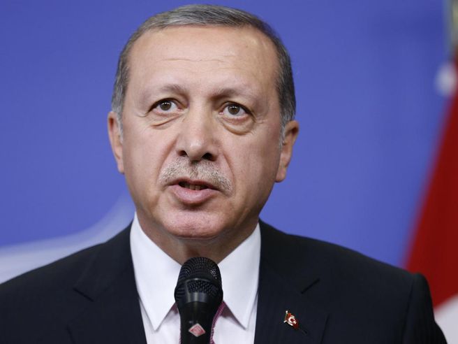 Turchia: Borsa Istanbul e lira turca tramortite dalle vendite su timori controllo capitali