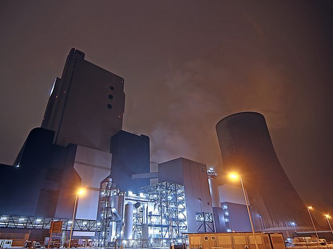 Francia: possibile taglio della produzione nucleare, energia a rischio in mezza Ue