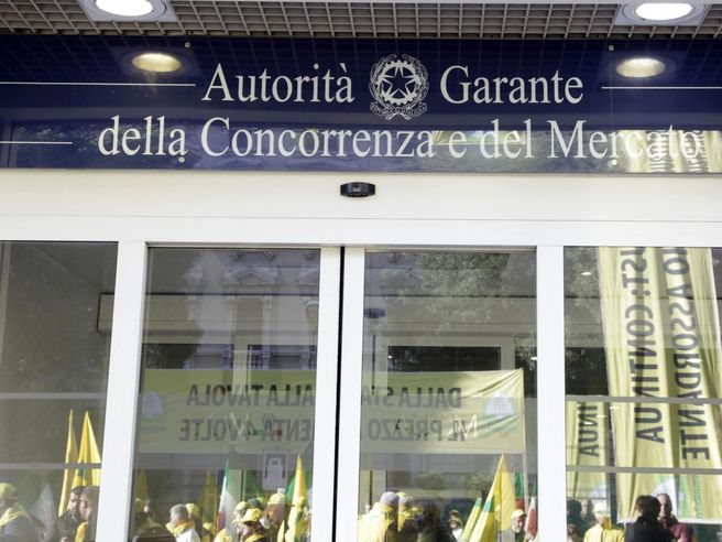 Apple e Amazon nel mirino Antitrust: avviata istruttoria per limitazioni vendita a rivenditori non ufficiali