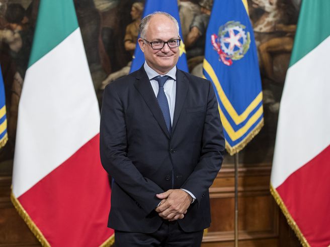 Gualtieri su fondi Ue e MES: ‘da Salvini e Meloni parole vergognose, non hanno grandi argomenti’