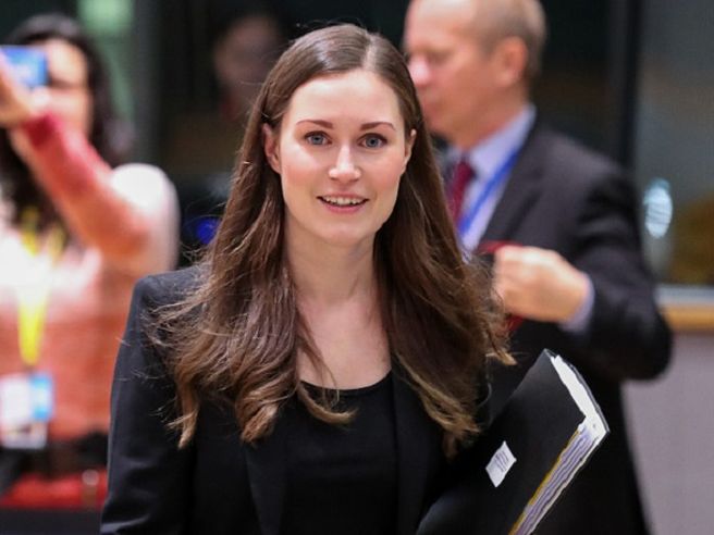Sanna Marin e la chimera di 4 giorni lavorativi a settimana (e 6 ore al giorno), Helsinki smentisce