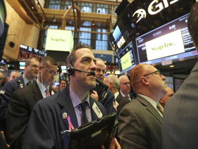Wall Street: indice Vix -4%. Futures Dow Jones e S&P piatti, Nasdaq in lieve rialzo
