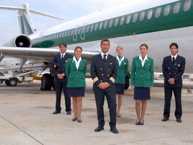 Alitalia: rosso di quasi 300 milioni nel primo semestre, in arrivo aumento di capitale da 100 mln