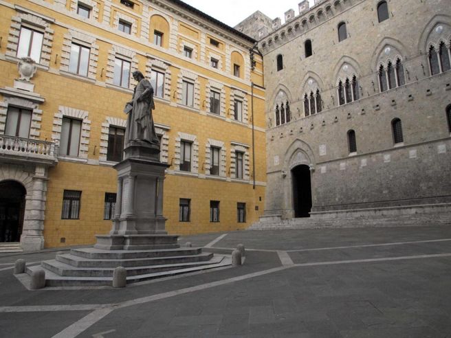 Mps soffre in Borsa dopo 2017 in rosso per 3,5 miliardi, esposizione Npl rimane sopra 45 mld