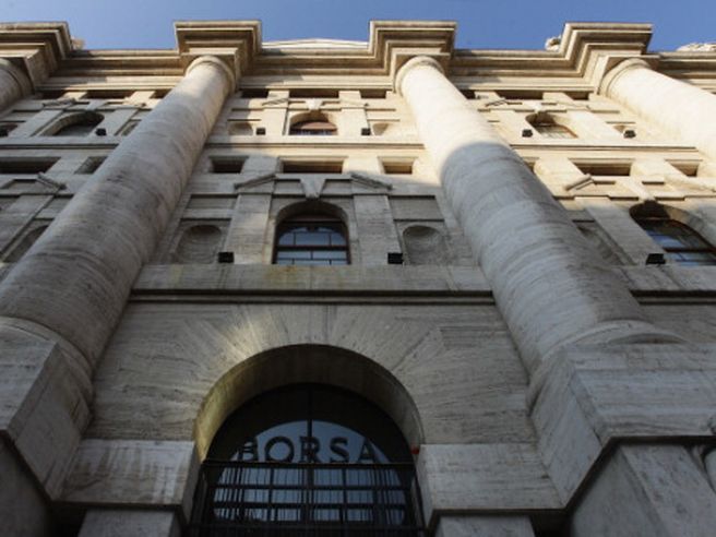 Piazza Affari vira in negativo, pesa il calo di Mps