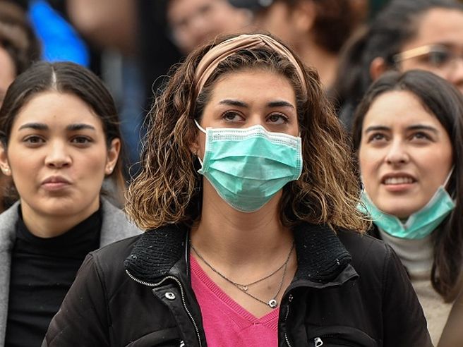 Mascherine a prezzo calmierato solo in una farmacia su quattro (Altroconsumo)