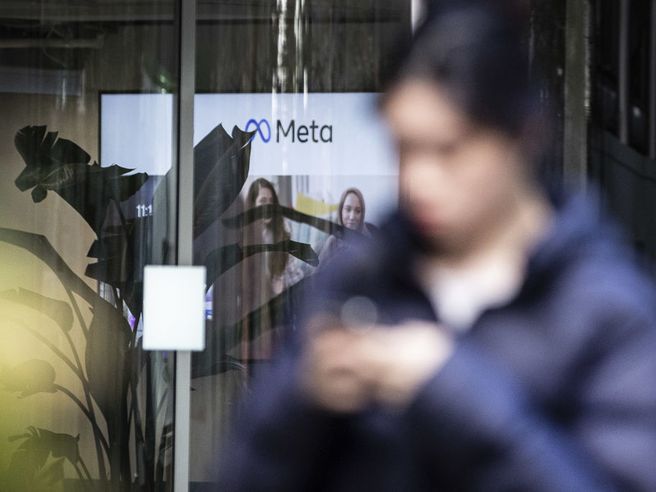 Wall Street in calo in attesa esito elezioni midterm Usa. Meta vola +6% dopo annuncio mega tagli, incubo Disney (-10%)