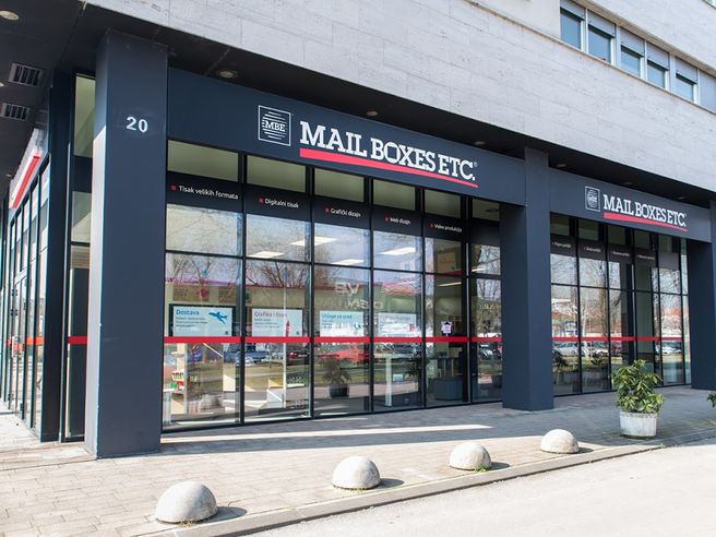 MBE Worldwide (Mail Boxes Etc) vende fino al 40% della società al fondo Oaktree