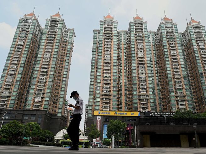 Crisi Evergrande, Cina a caccia di liquidità: allenta restrizioni imposte a banche per erogazione mutui