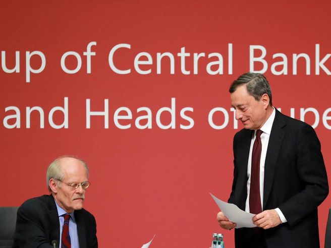 Bce, Draghi: QE dimezzato da prossimo anno, acquisti asset anche dopo scadenza se necessario