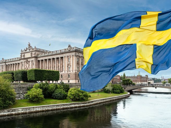 Svezia, la Riksbank taglia i tassi di interesse per la prima volta in 8 anni