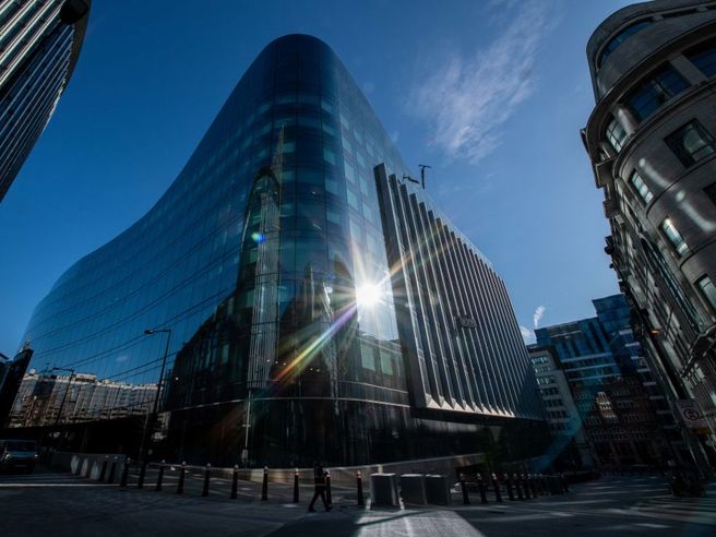 Unicredit e Intesa sbandano a -2%, Bper -3%. Trimestrali JPM e Goldman non scaldano mercato