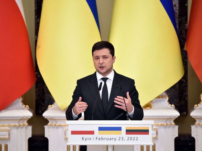 Wall Street futures deboli tra parole Zelensky, rally Tesla e attesa market mover clou