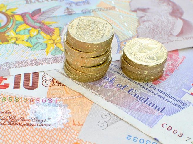 Forex: sterlina rimbalza contro dollaro dopo forti vendite dettaglio Uk