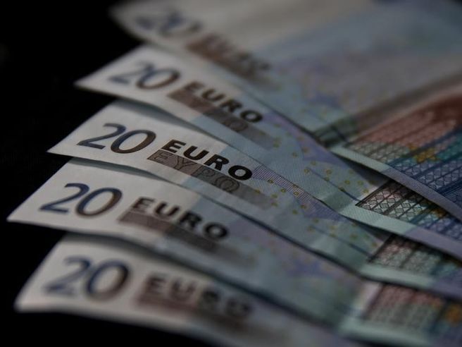 Forex: dollaro recupera le perdite post-payrolls