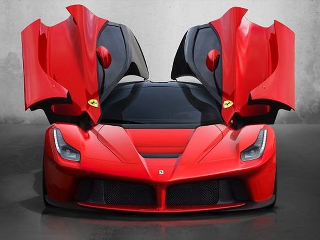 Ferrari: confermato l’outlook per fine anno, titolo accusa flessione in Borsa dopo nuovo record