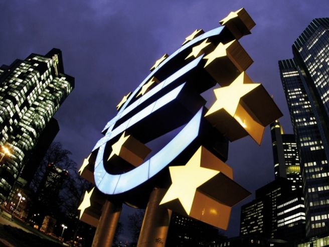 Bce: nel meeting di gennaio sarà esaminata l’opzione-QE (Bloomberg)