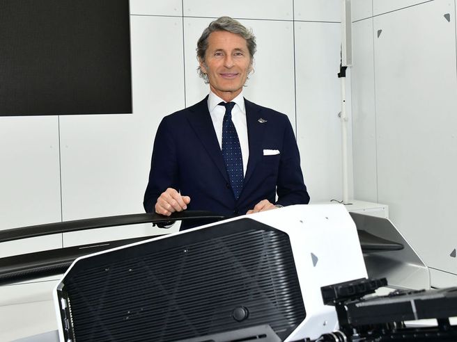 Lamborghini: lista d’attesa di due anni per la nuova supercar ibrida plug-in Revuelo