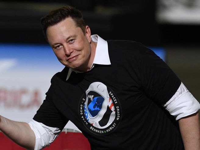 Tesla sorprende ancora, Musk commenta bilancio: ‘migliore trimestre della sua storia’