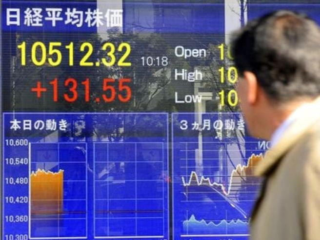 Borsa di Tokyo chiude in rialzo, Nikkei vicino ai massimi dal 1996. Nuovo tonfo di Kobe Steel