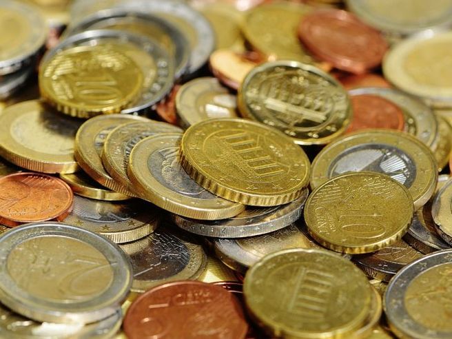 Bce: reinvestimento capitale sui titoli in scadenza continuerà a lungo dopo fine QE