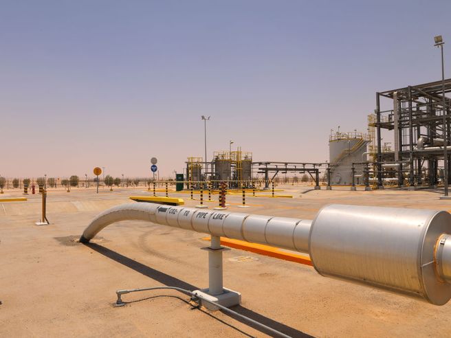 Petrolio giù dopo annuncio taglio prezzi Arabia Saudita. Pesa anche report occupazionale Usa