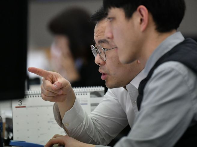 Borse asiatiche scansano i timori su Omicron. Tokyo chiude in positivo