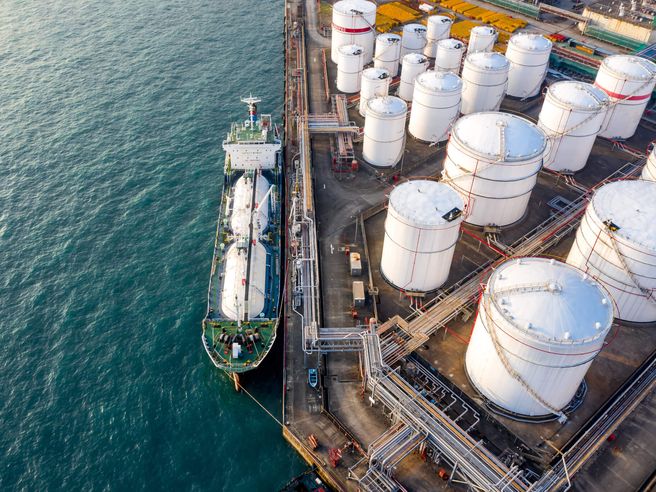 Chevron, utili in calo nel primo trimestre 2025