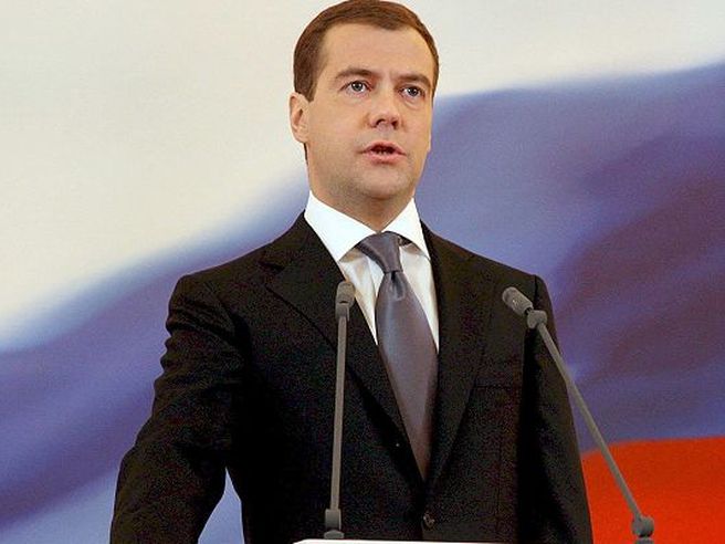 Cipro: Medvedev, Russia non chiude la porta ma prima accordo Nicosia-Ue