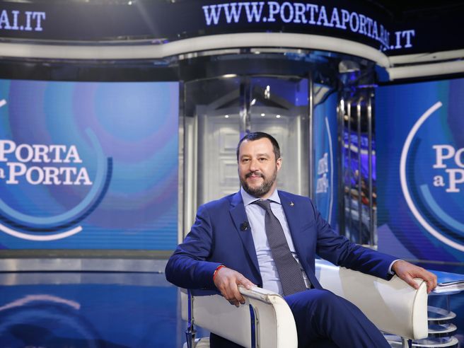 Salvini a ruota libera: ‘Bce diventi garante titoli di stato, 300 mld di debiti in più con rigore Montismo e Renzismo’