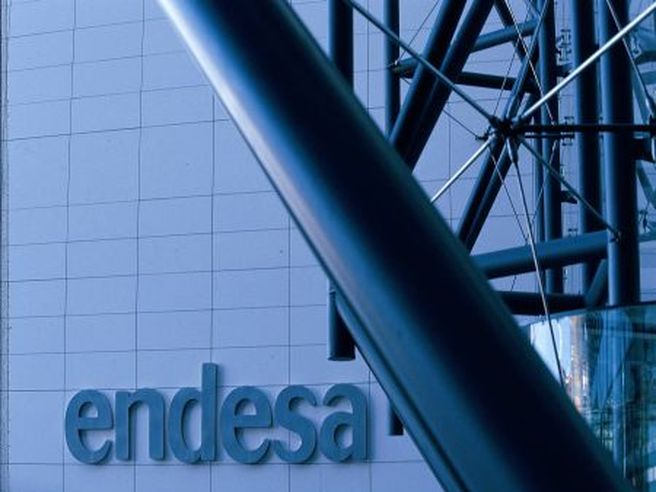 Enel: Endesa, utile netto sale del 77,6% a 3,34 miliardi nel 2014