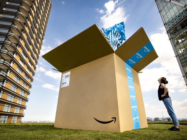 Wall Street giù: Amazon -12%, Apple in ripresa. Nasdaq verso chiusura mese horribilis: -9,5% ad aprile