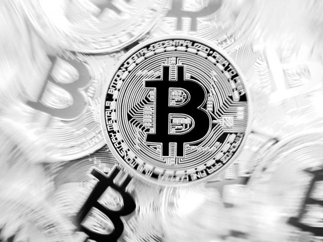 Bitcoin in rally, balza oltre +13% dopo rumor su fondo venture capital Peter Thiel
