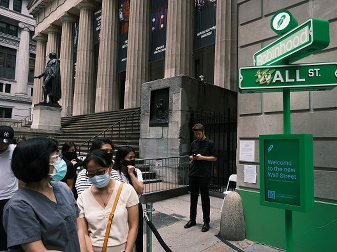 Robinhood, APP trading sempre peggio in Borsa post Ipo: licenzierà 9% forza lavoro, titolo non trova pace