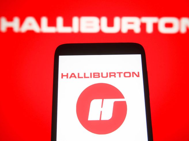Utili Halliburton battono le attese grazie a boom prezzi petrolio, titolo balza di oltre +2%