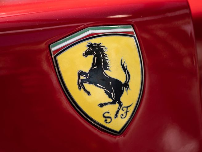 Ferrari Top Pick al posto di Tesla, Morgan Stanley: ‘un brand quasi impareggiabile’. E Musk taglia i prezzi