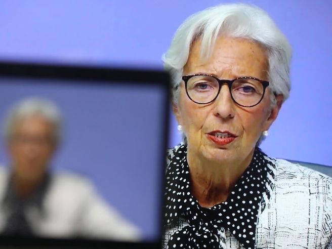 Forex, euro più lontano da parità dollaro. Bce più aggressiva: il rialzo tassi prezzato dai mercati