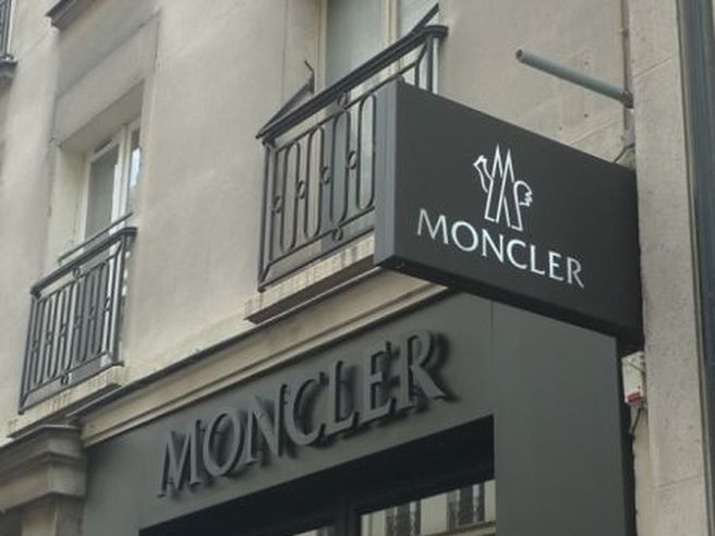 Moncler: titolo ancora positivo a Piazza Affari, prosegue l’effetto conti del 2014