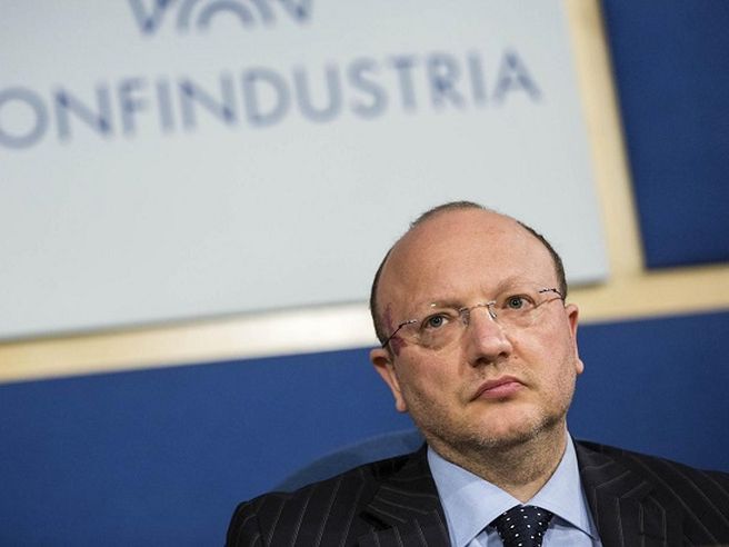 Incubo Italia, Confindustria: governo dovrà scegliere tra aumentare Iva o far schizzare deficit al 3,5%