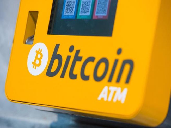 Bitcoin inarrestabile, vola oltre $14.000. Guadagna 2000 dollari in meno di 24 ore