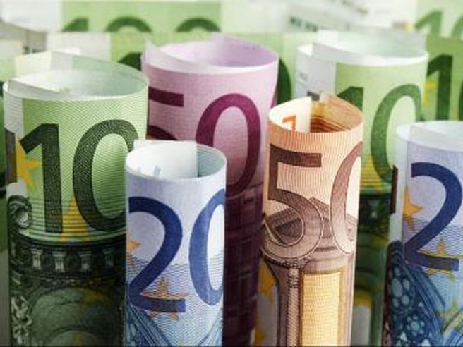Forex: euro in picchiata alla vigilia della Bce, toccati nuovi minimi dal 2003