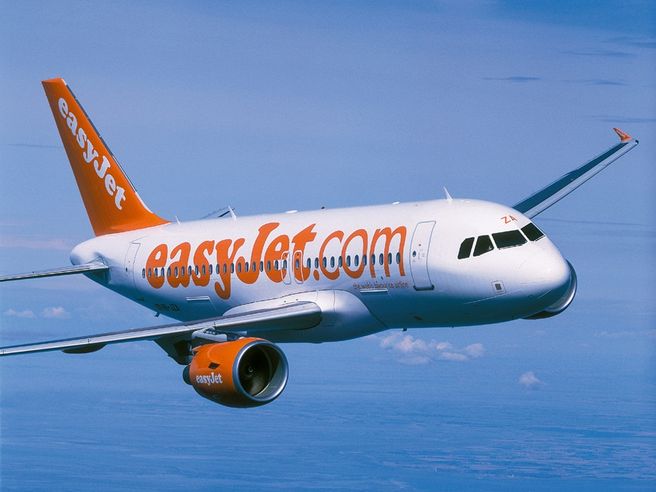 EasyJet: firmato accordo per acquistare da Airbus 135 aerei per 12 mld dollari