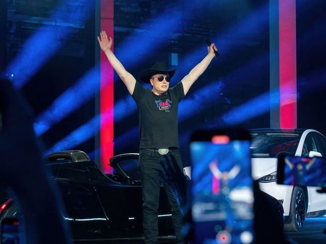 Wall Street: Nasdaq sottoperforma, Tesla non brinda al tweet di Elon Musk. Nuovo rally Manchester United