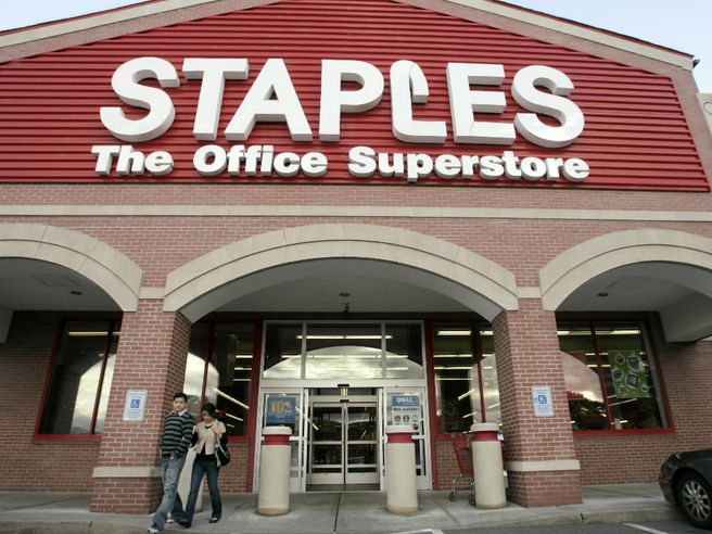 Staples: ricavi in flessione del 2,5% nel III trimestre, utile sale a 216,8 mln$